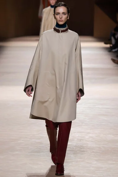 Look 24